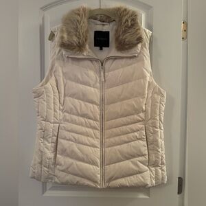 NWOT. Talbots Ivory Quilted Vest with removable Faux Fur Trim